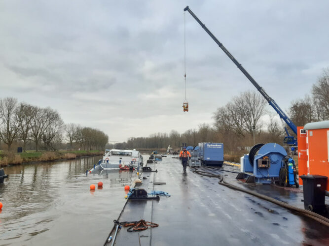 Barge salvage JOGO 4 Boven-Schelde Hydrauvision